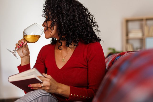 女人喝红酒的好处与坏处 女人喝红酒的好处说说 