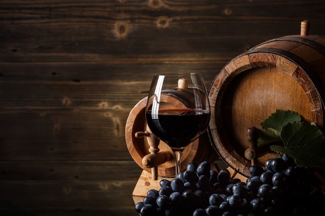 揭秘美酒之源：为何顶级葡萄酒仅出自这些神秘地域