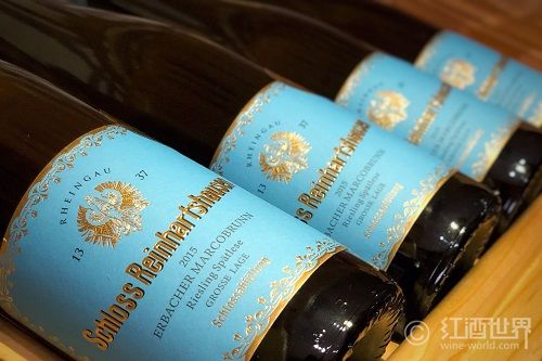 专家导购:怎样正确挑选白葡萄酒