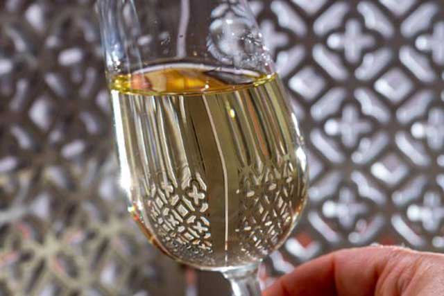 白葡萄酒是不是就是香槟？ 