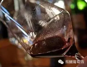葡萄酒有沉淀，到底能不能喝？ 