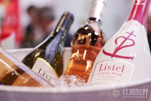 汝纳特香槟推“可食用珍珠”搭配桃红香槟 