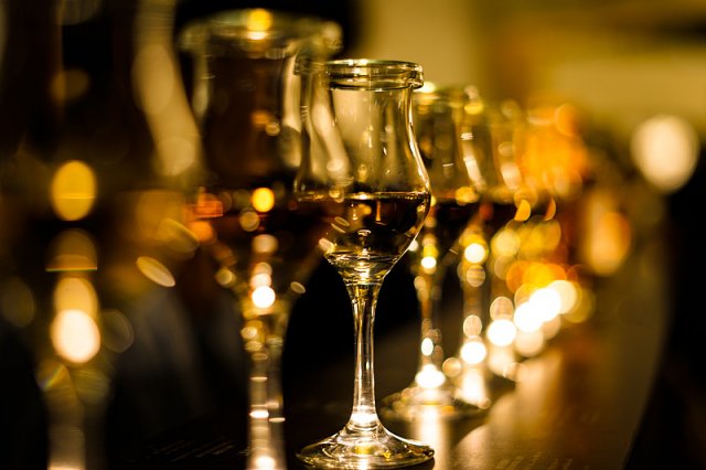 喝威士忌配什么吃，威士忌配什么吃 