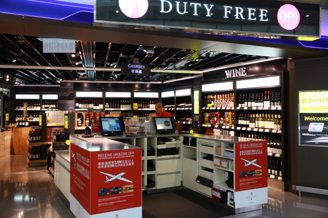 从香港回深圳时在免税店里买洋酒要多少钱一瓶人头马或者XO是收港币 