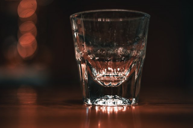 轩尼诗干邑vsop 2001年法国灌瓶 700ml 现在回收价格估计在多少 