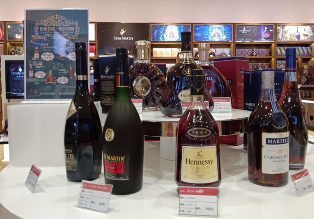 香港深圳洋酒过关，香港关口买的洋酒比深圳要便宜多少
