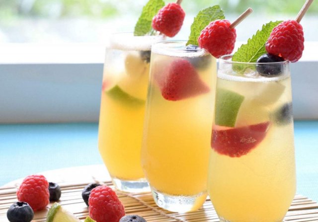 小孩喝碳酸饮料好吗 小孩喝碳酸饮料的危害是什么