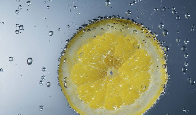 碳酸饮料含有酒精吗 可乐里有酒精吗 