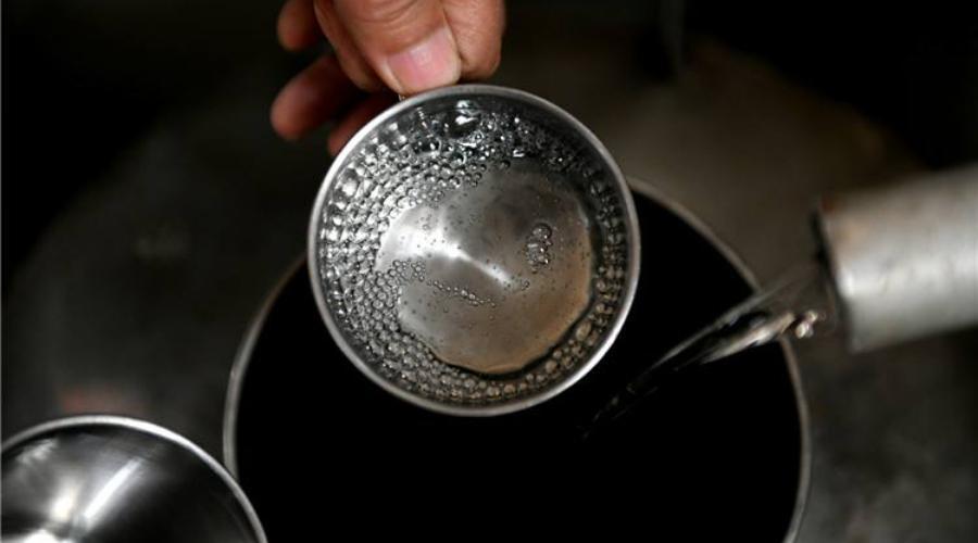 假酒是怎么做成的？高端白酒造假的三个套路