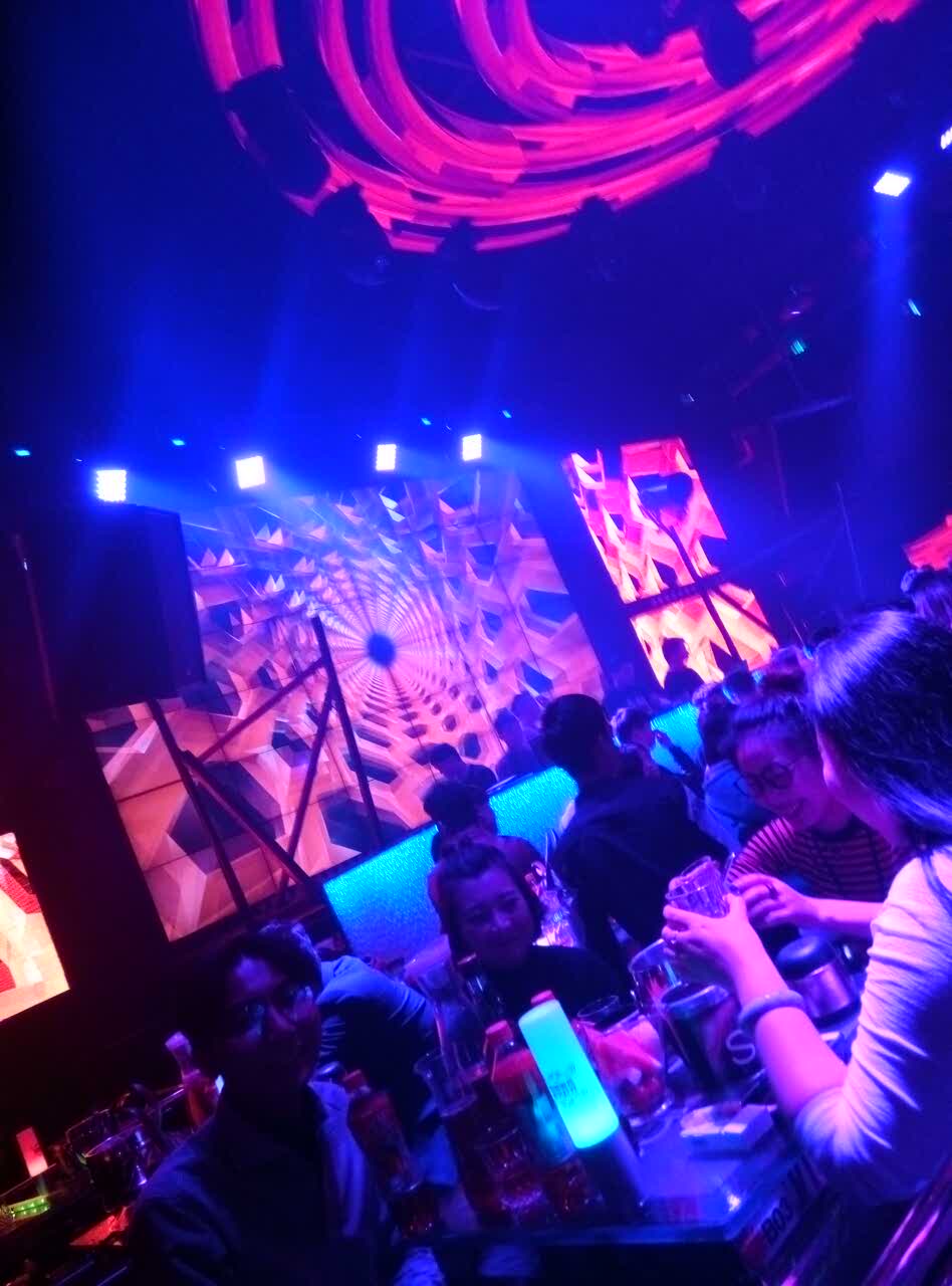 夜店和酒吧的区别是什么？满足不同需求的娱乐场所