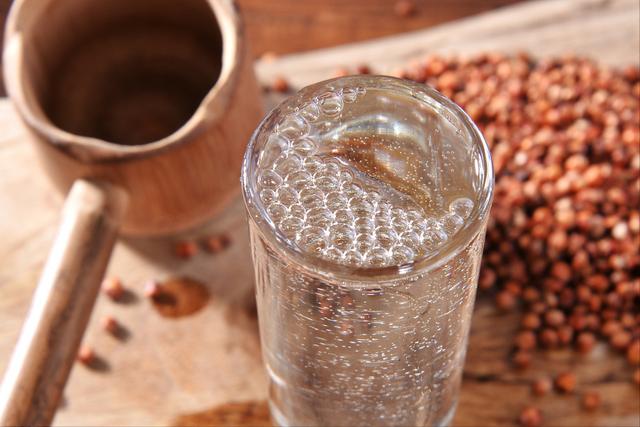 喝酒前吃什么解酒：酒精的“对手”不是茶，而是这5物 