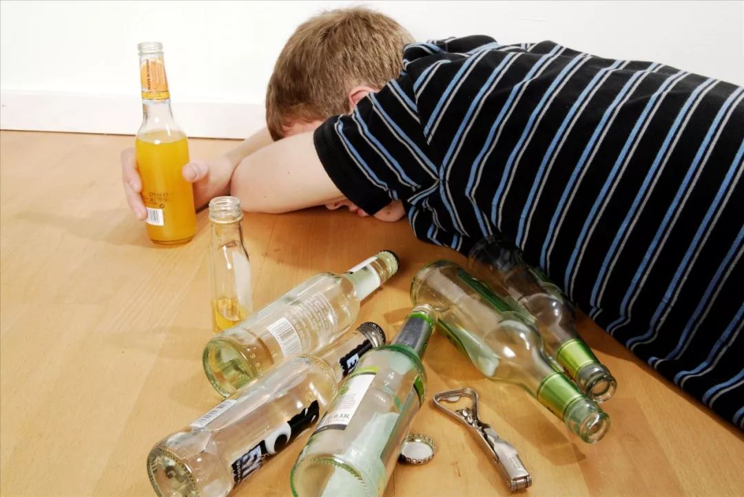 喝酒后胃难受怎么办：想缓解就吃这六种食物吧