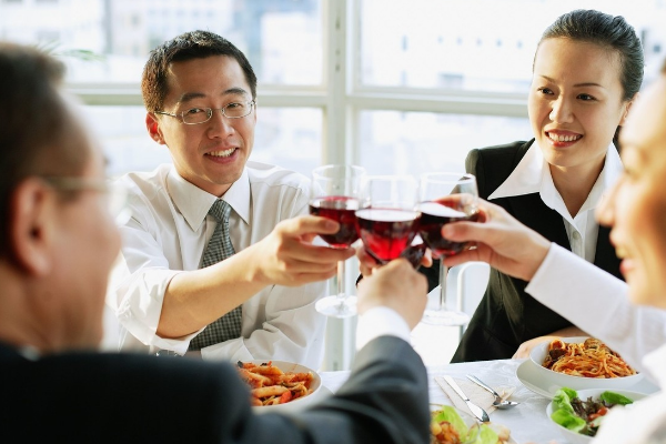 喝酒前干什么不容易醉？牢记3个喝酒技巧