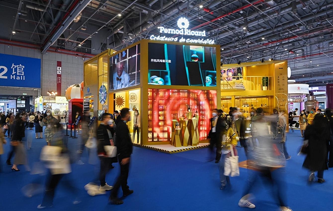 白酒跟洋酒哪个好？进博会遇上糖酒会，到底谁更胜一筹 