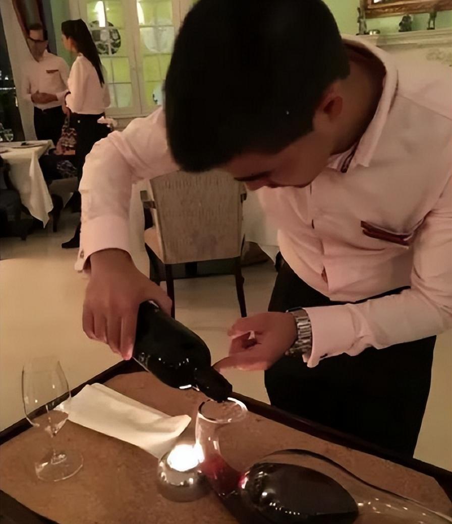 在餐厅如何点酒水，高级餐厅的酒贵吗？一文全看懂建议收藏