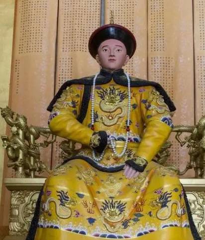 光绪极度惧怕慈禧，谎称没吃汤圆，全部塞进袖子