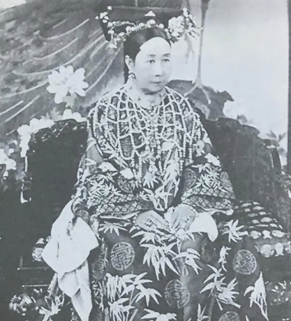 慈禧真的害怕照相？还把照相机视作“锁魂机”？