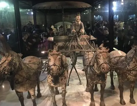 秦始皇3010片残片御车如何修复的？