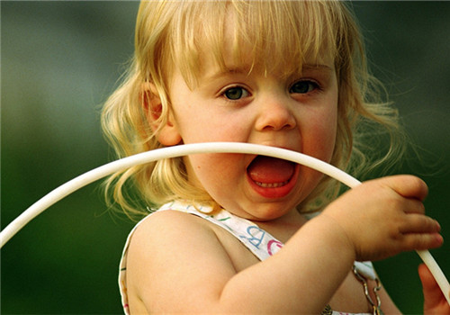 姓陈的名字女孩二字-陈敏瑜名字打分