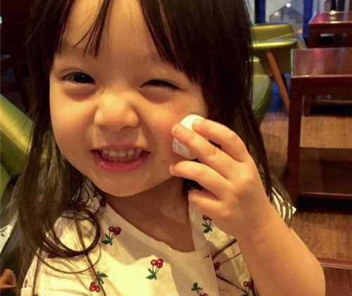 姓刘女孩名字甜美-刘芷妍名字打分