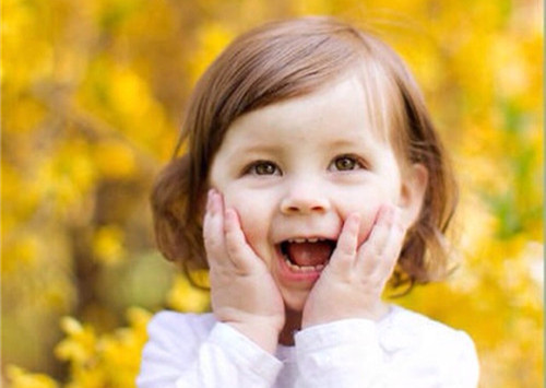 姓李女孩三个字