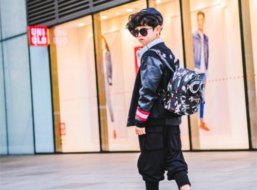 李姓取名三个字