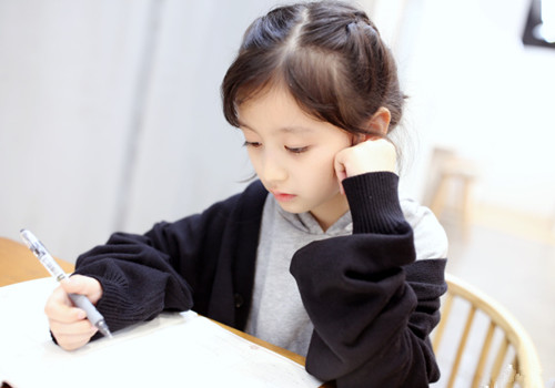 姓余的女孩子名字大全