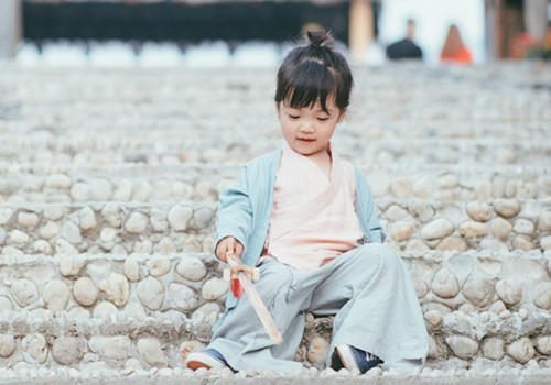 女孩子姓简取什么名字好