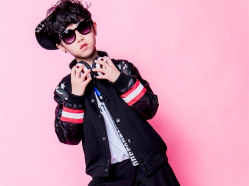 姓王中间带梓的男孩名字