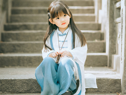 姓钟俊什么名字大全