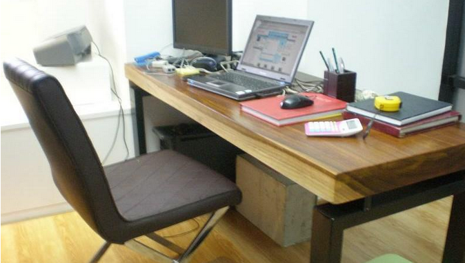 别不信!这种摆放办公桌风水惹祸又挡财?你中招了吗?