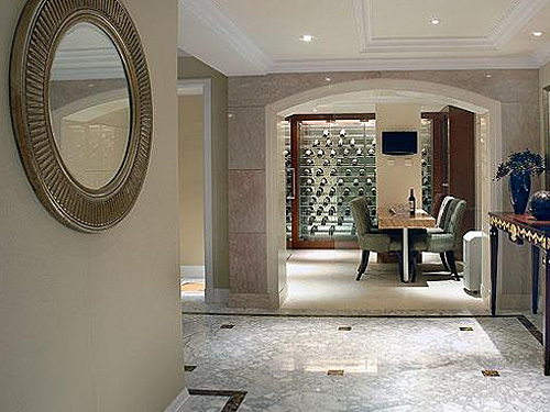 穿衣镜放在房间哪个位置好_穿衣镜放在餐厅风水怎样_穿衣镜放在卧室哪最旺风水