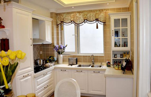 居家风水上炉灶上压有横梁吗？如何布局动线？