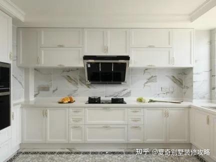 客厅和厨房装修的风水_风水室内装修厨房地面卫生间地面比客厅高好吗_厨房门对客厅风水好吗