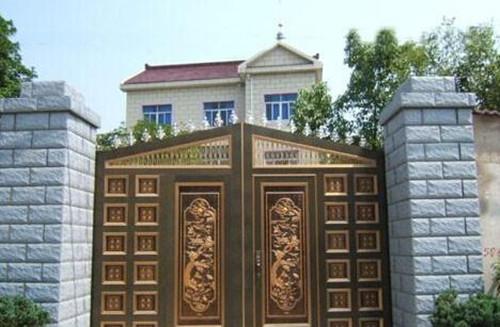 大门对邻居大门好不好_邻居大门比我家高2厘米_自家大门对着邻居大门风水