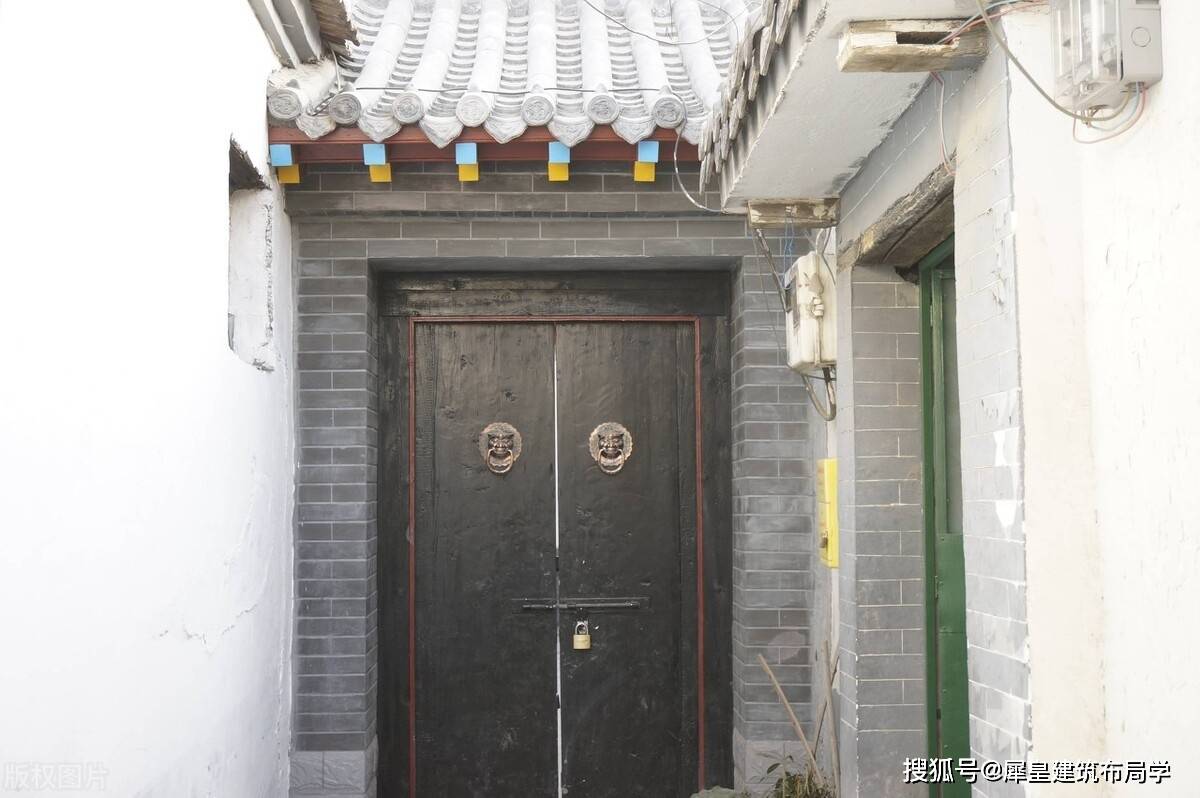 大门比邻居低风水禁忌_自家大门对着邻居大门风水_邻居窗口对着我家大门