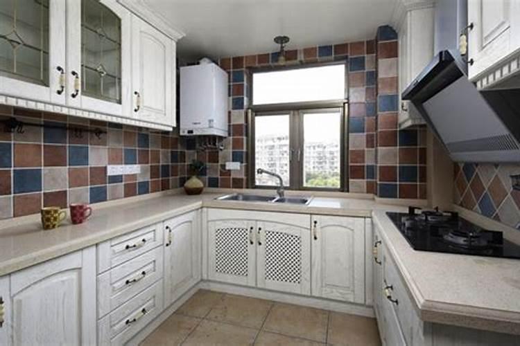 大厅阳台与厨房门正对好吗?厨房有风水讲究吗