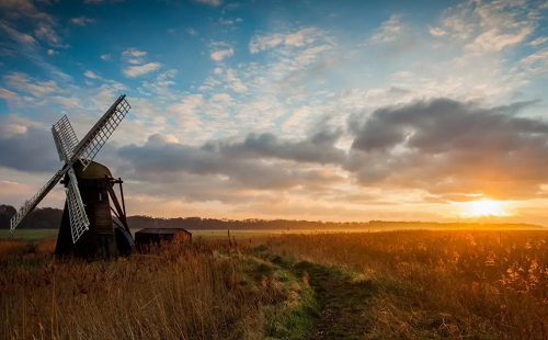人的运势不是一成不变的，它会远行，姻财不利，要提防
