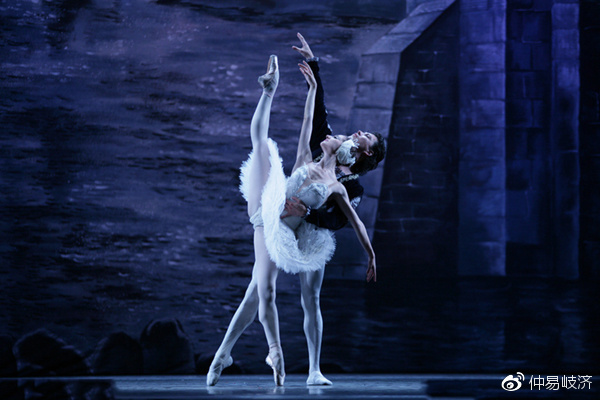 桂枝汤的卦象是离下艮上，也就是“阴平阳秘”