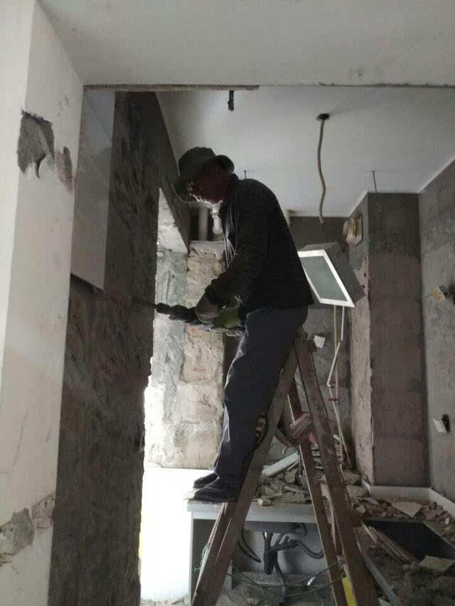 装修砸墙价格_装修楼房墙有钢筋可以砸吗_新房装修可以砸墙