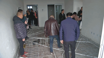 装修砸墙注意事项_装修楼房墙有钢筋可以砸吗_装修找谁砸墙