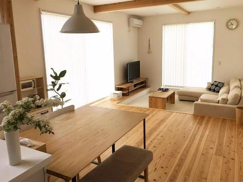 原木色家具有什么优点  原木色家具搭配技巧