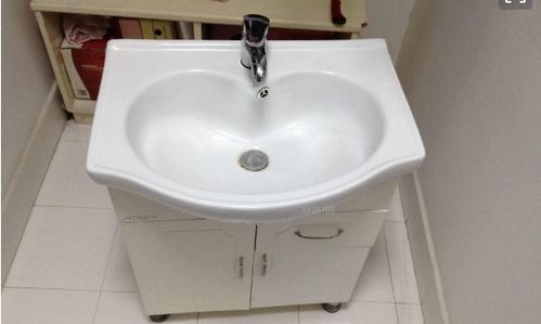 洗脸池正对卧室门