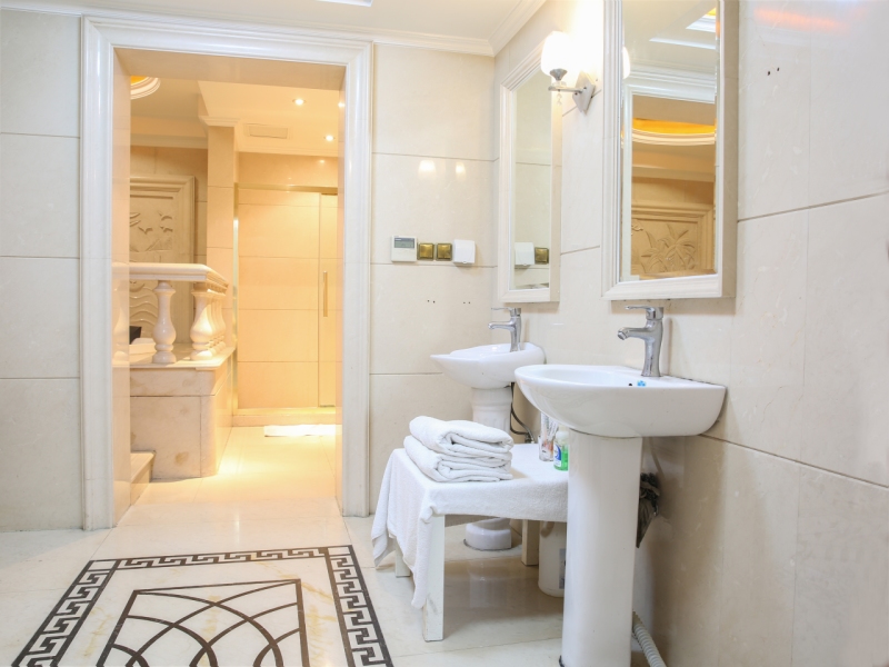 家门正对着卫生间门，这种格局好吗？听专家一语道破