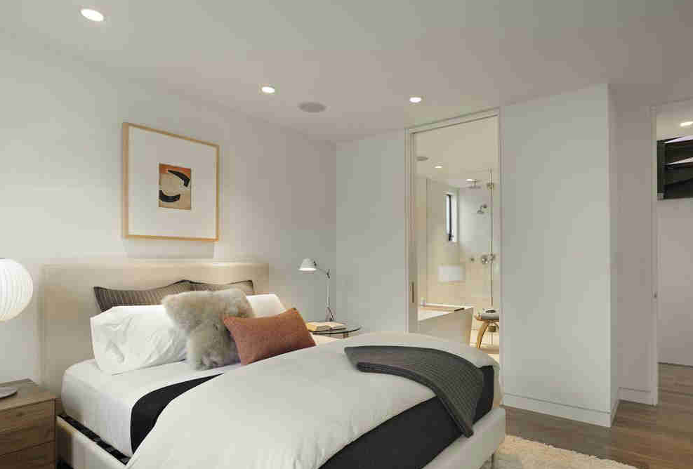 卧室 门 风水_卧室门对厕所门风水化解_风水绿植对着卧室门可以吗