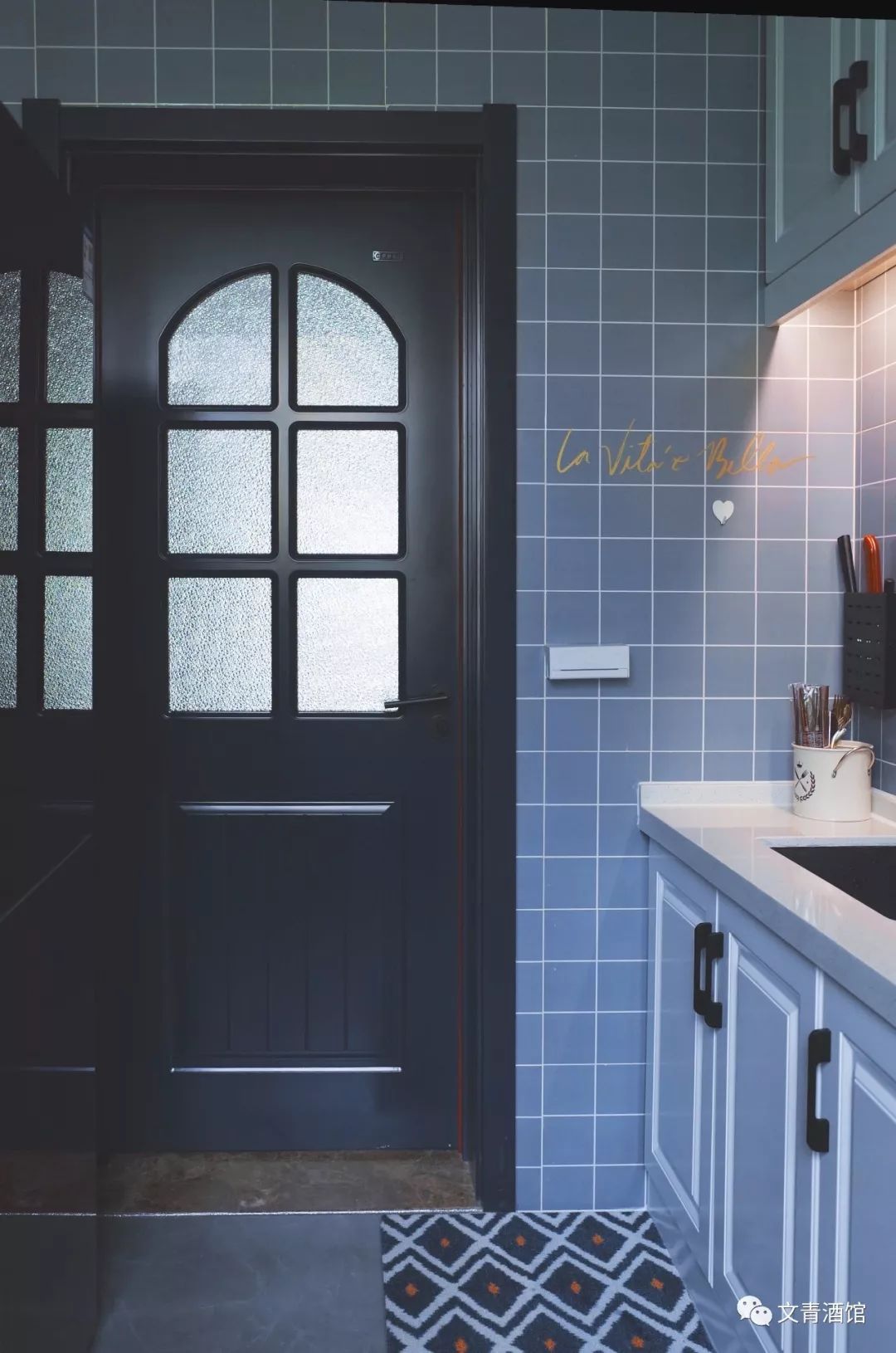 卧室墙面颜色 风水_卧室墙面图案风水讲究_卧室墙面挂饰风水