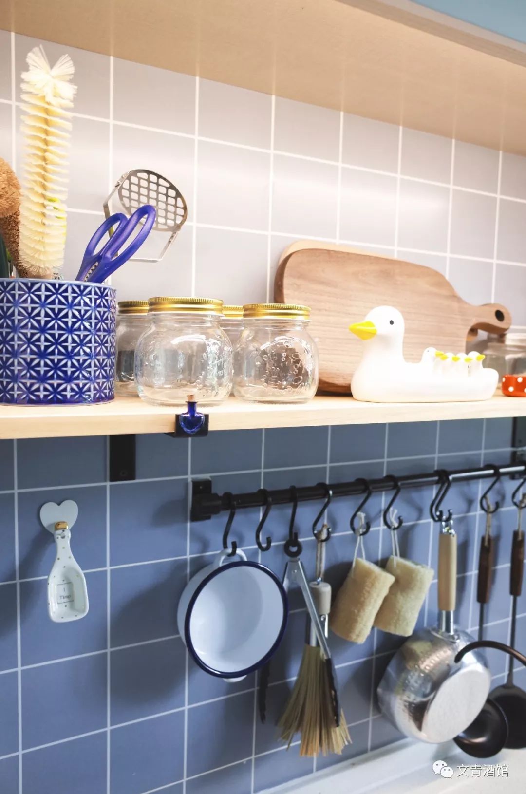 卧室墙面挂饰风水_卧室墙面图案风水讲究_卧室墙面颜色 风水