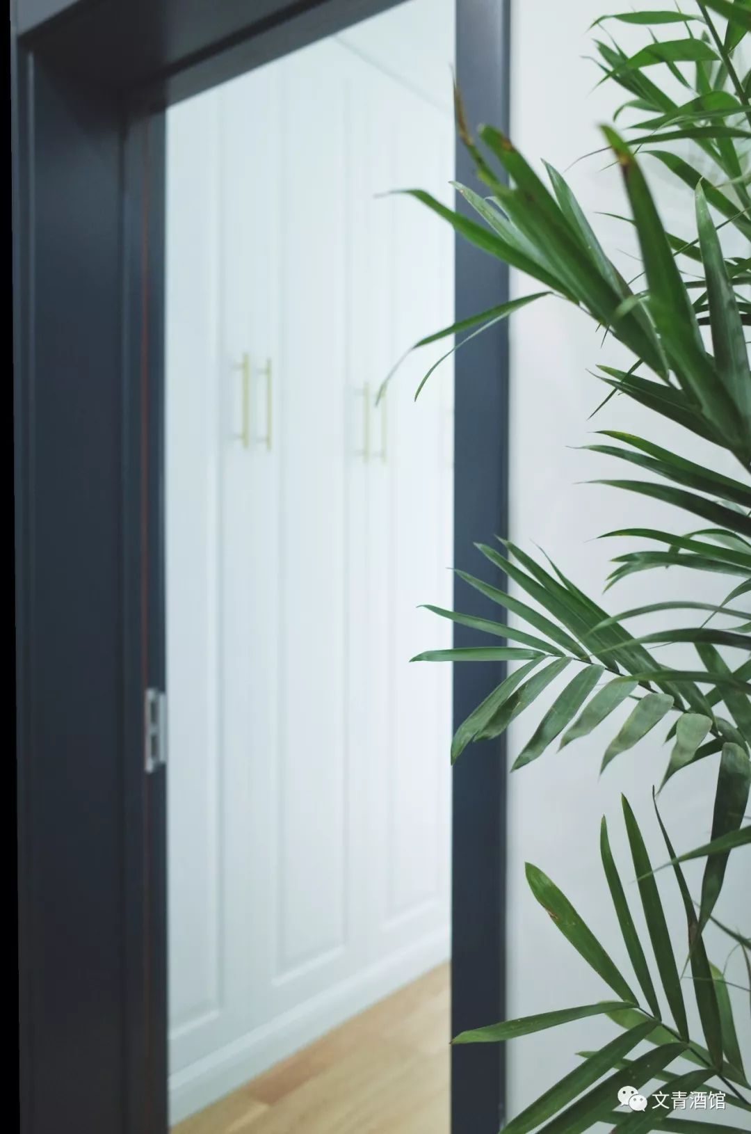 卧室墙面颜色 风水_卧室墙面挂饰风水_卧室墙面图案风水讲究