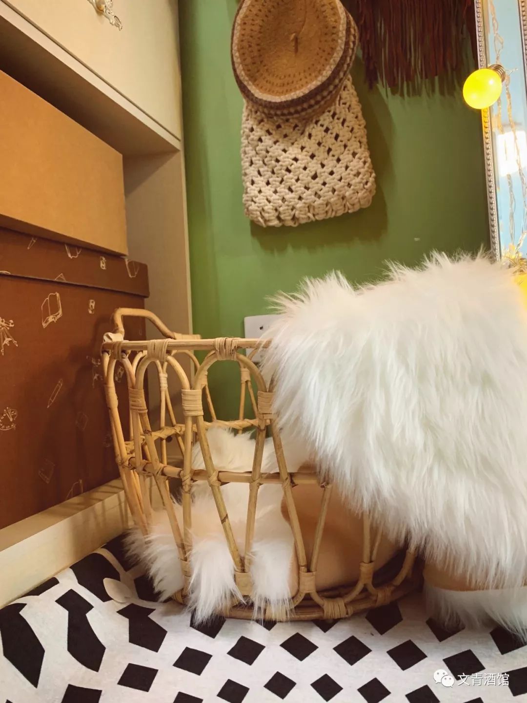 卧室墙面图案风水讲究_卧室墙面颜色 风水_卧室墙面挂饰风水