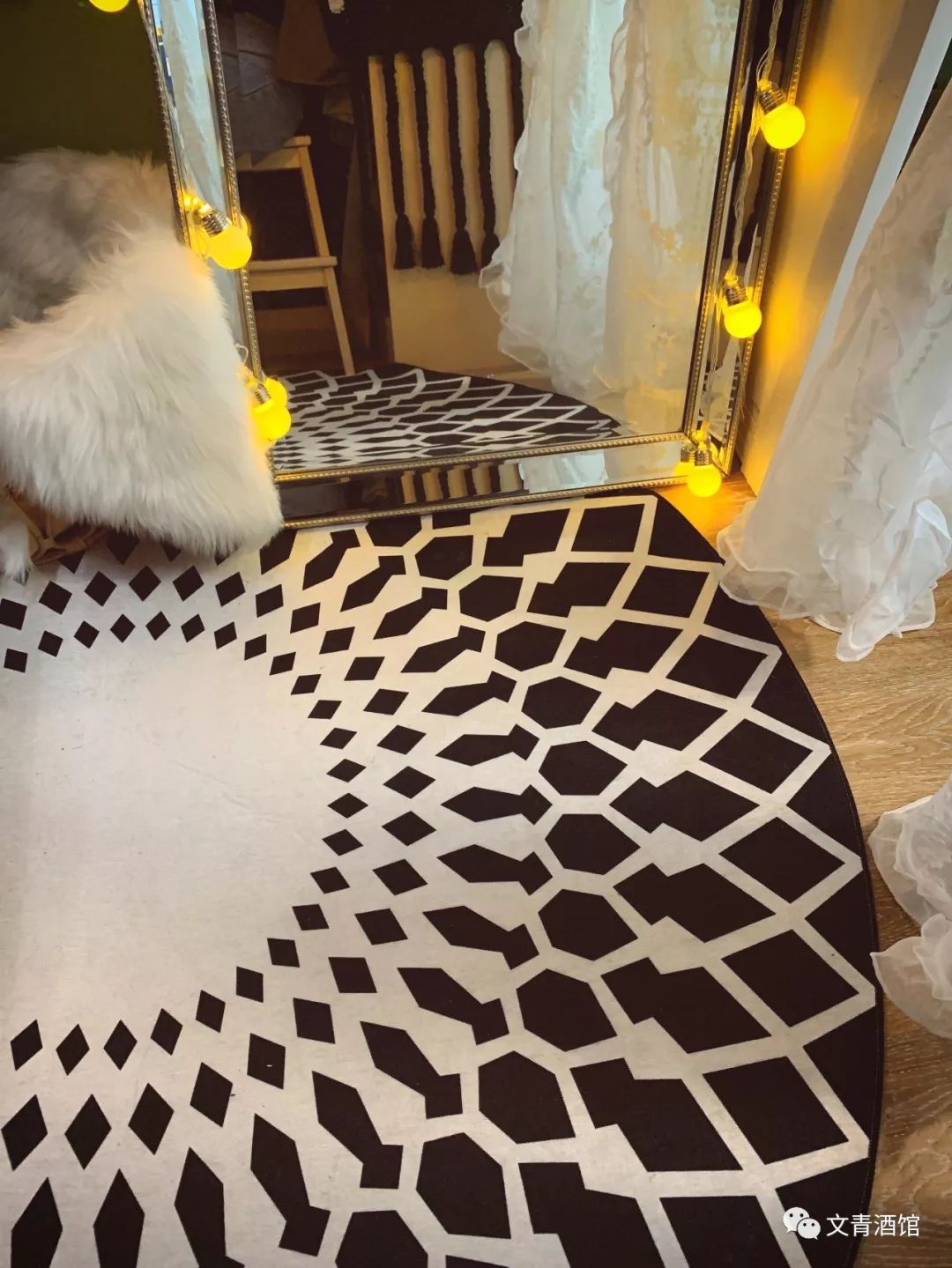 卧室墙面挂饰风水_卧室墙面颜色 风水_卧室墙面图案风水讲究